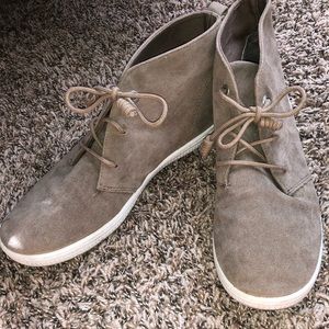 Casual boots or sneakers Sam Edelman